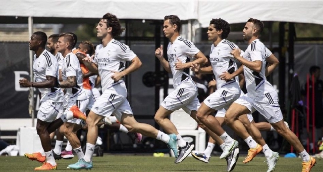 关于里程碑夜!皇家马德里刷新队史纪录,CBA常规赛冲刺阶段刷纪录,气氛紧张,更衣室氛围转暖的信息