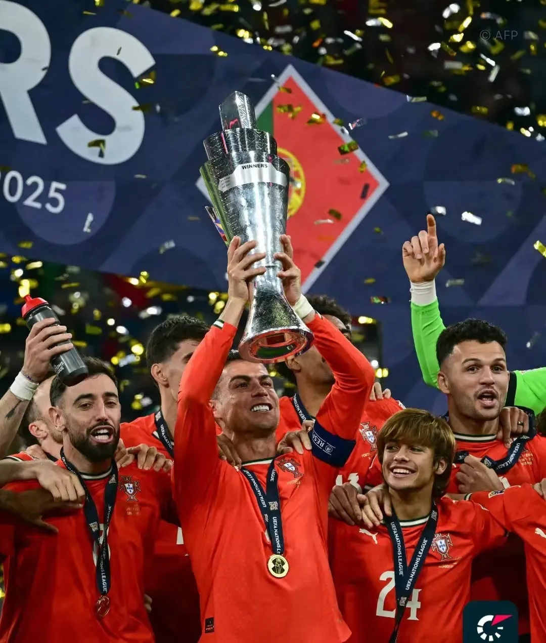 pg官网葡萄牙体育训练开放日，集结日官宣签约引欢呼，西甲在即，资深球员宣示担当的简单介绍