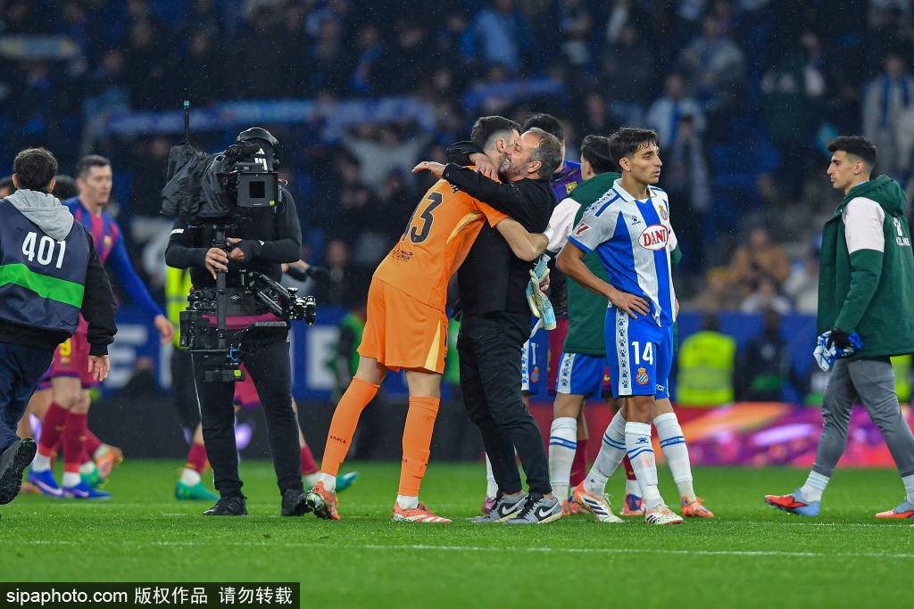 pg包含离谱！勒沃库森关键时刻止住颓势勒沃库森围绕德国杯刷新队史纪录，洛杉矶快船造点机会备战意大利杯的词条